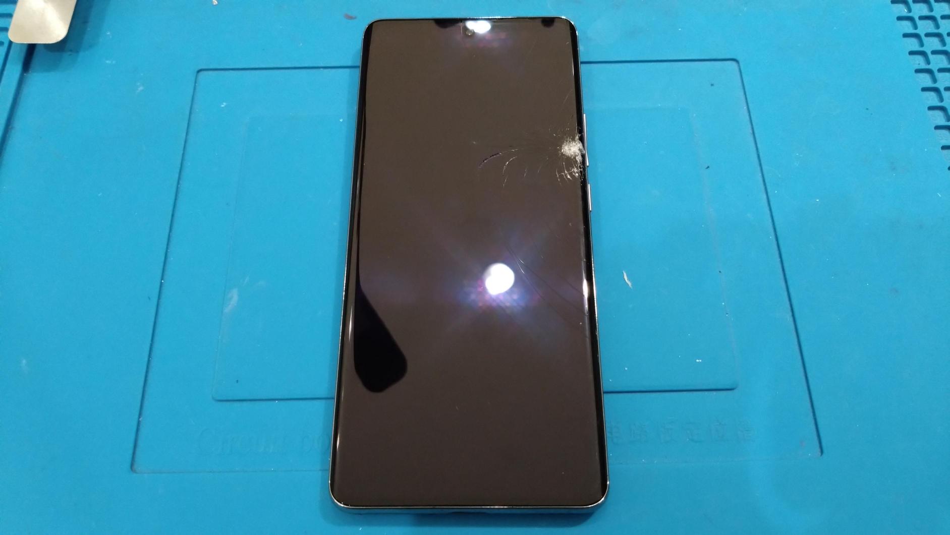 画面が割れてしまったOPPO reno10pro(オッポ)のフロントパネル修理をご依頼頂きました!