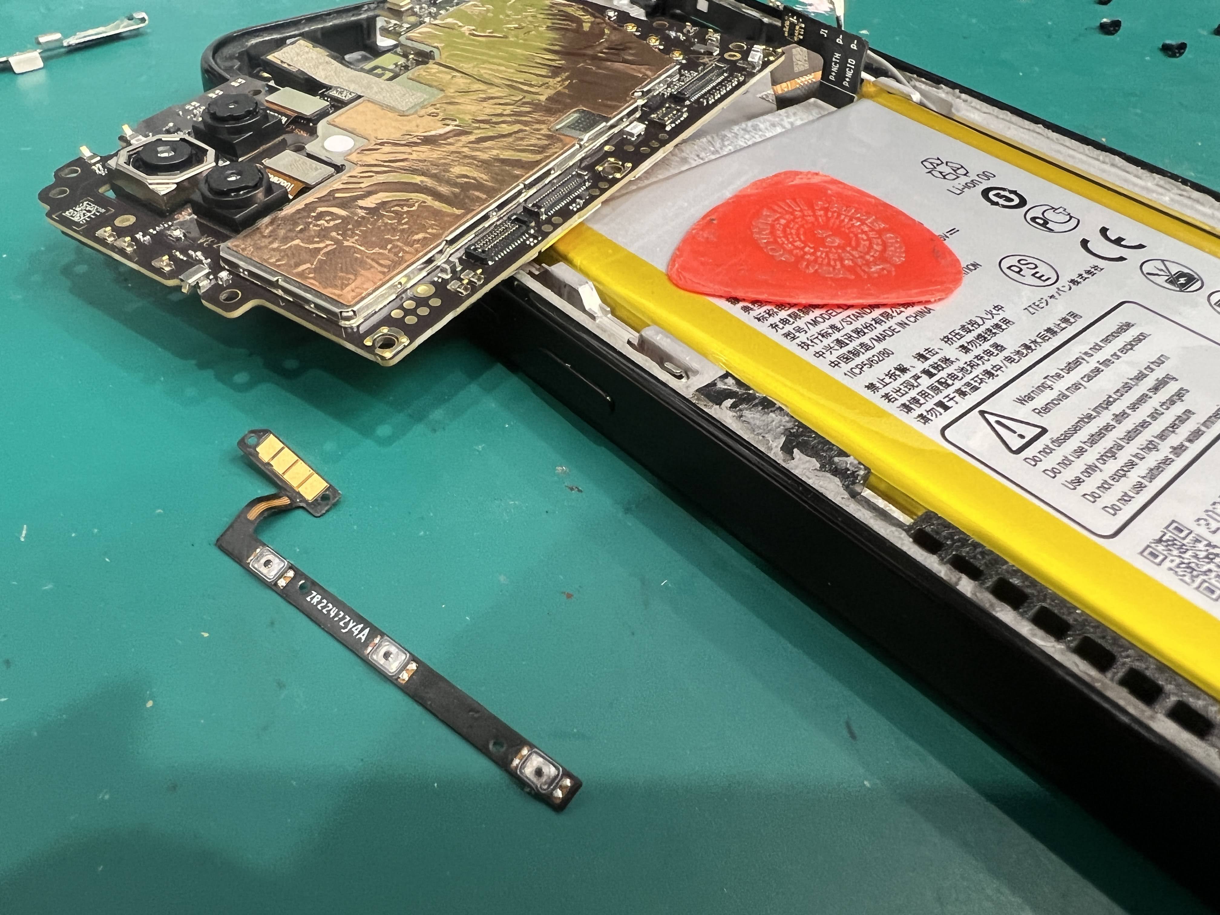 Libero 5G Ⅲ 起動ループを修理｜電源ボタン不良を特殊修理で復旧