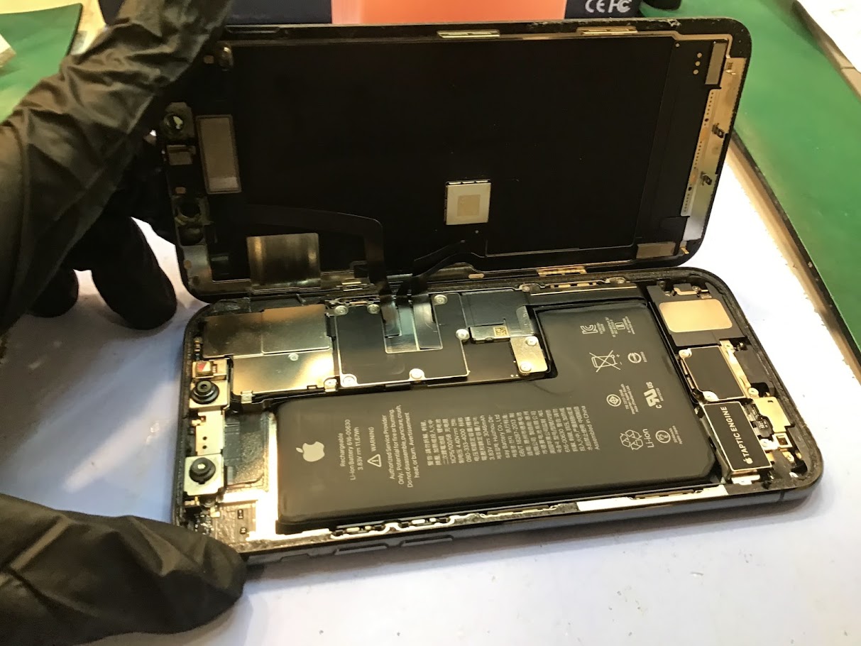 iPhone11Proの画面交換ならデータそのまま修理可能なスマホ修理工房セレオ甲府店へ！