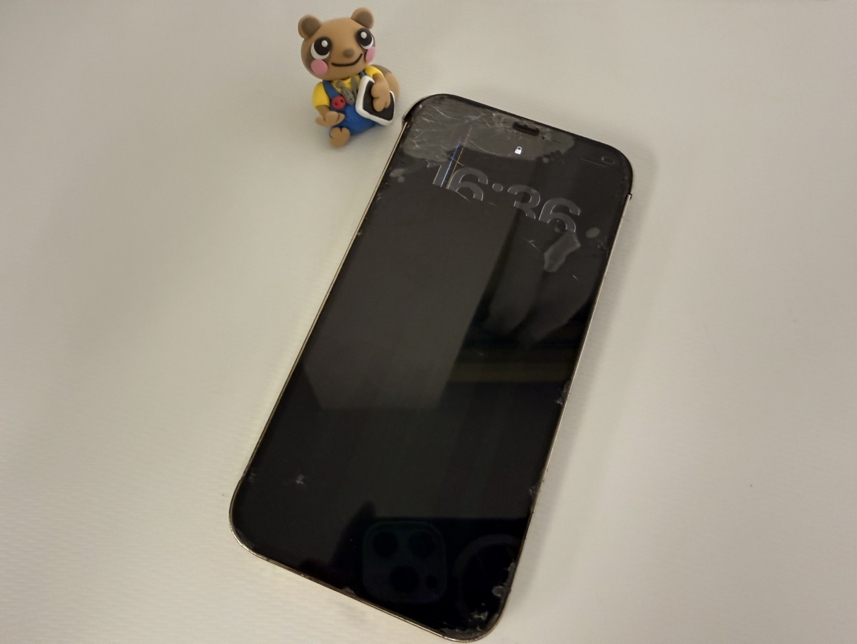 【中央林間店】画面が使えなくなったiPhone12Pro MAXの液晶交換