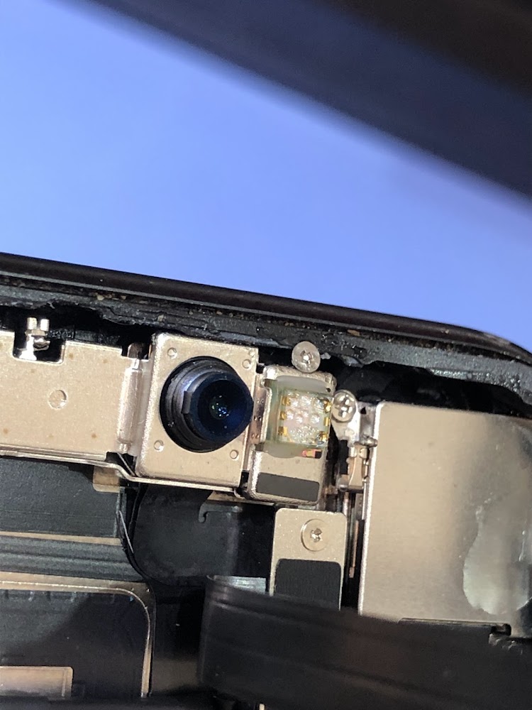スマホの画面が割れた…スマホのカメラレンズが割れた…そんなお悩み、スマホ修理工房が解決します！