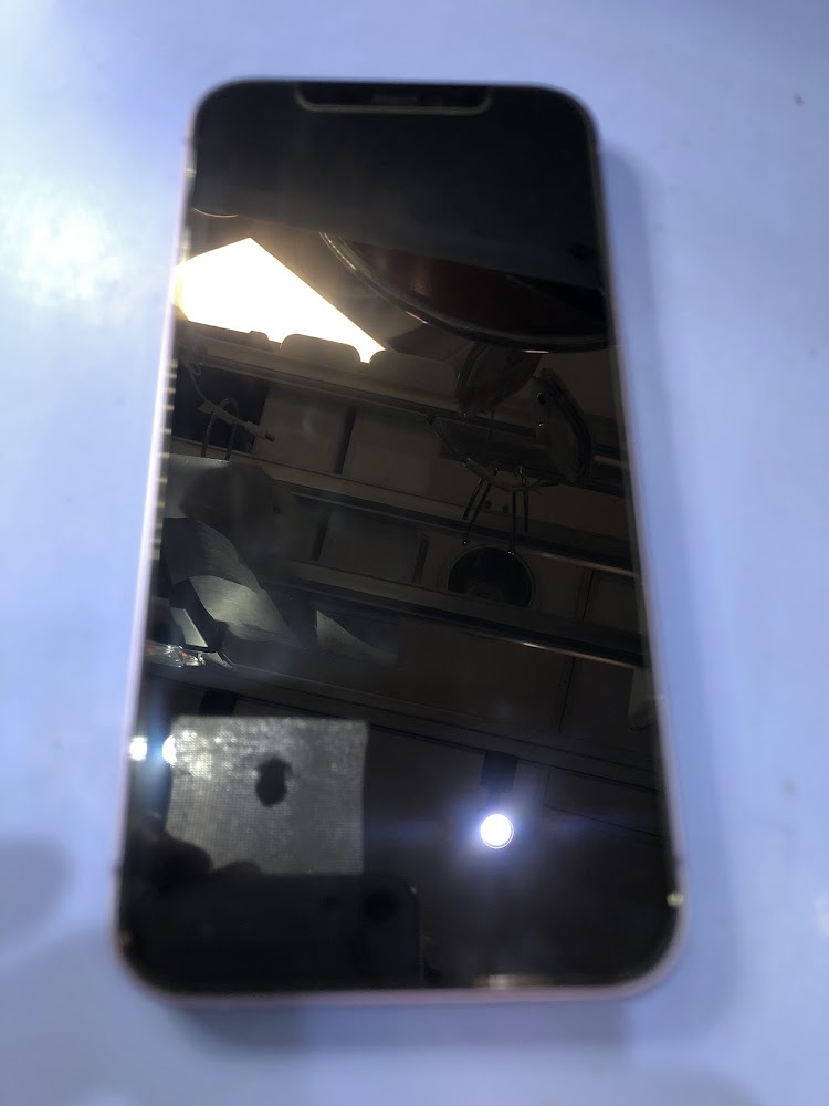 iPhoneの画面が割れた…電池の減りが早すぎる…そんなお悩み、スマホ修理工房が解決します！