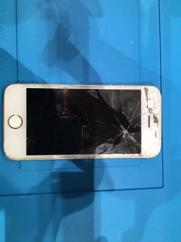 iPhone8 画面修理【スマホ修理工房 熊本ゆめタウン光の森店】