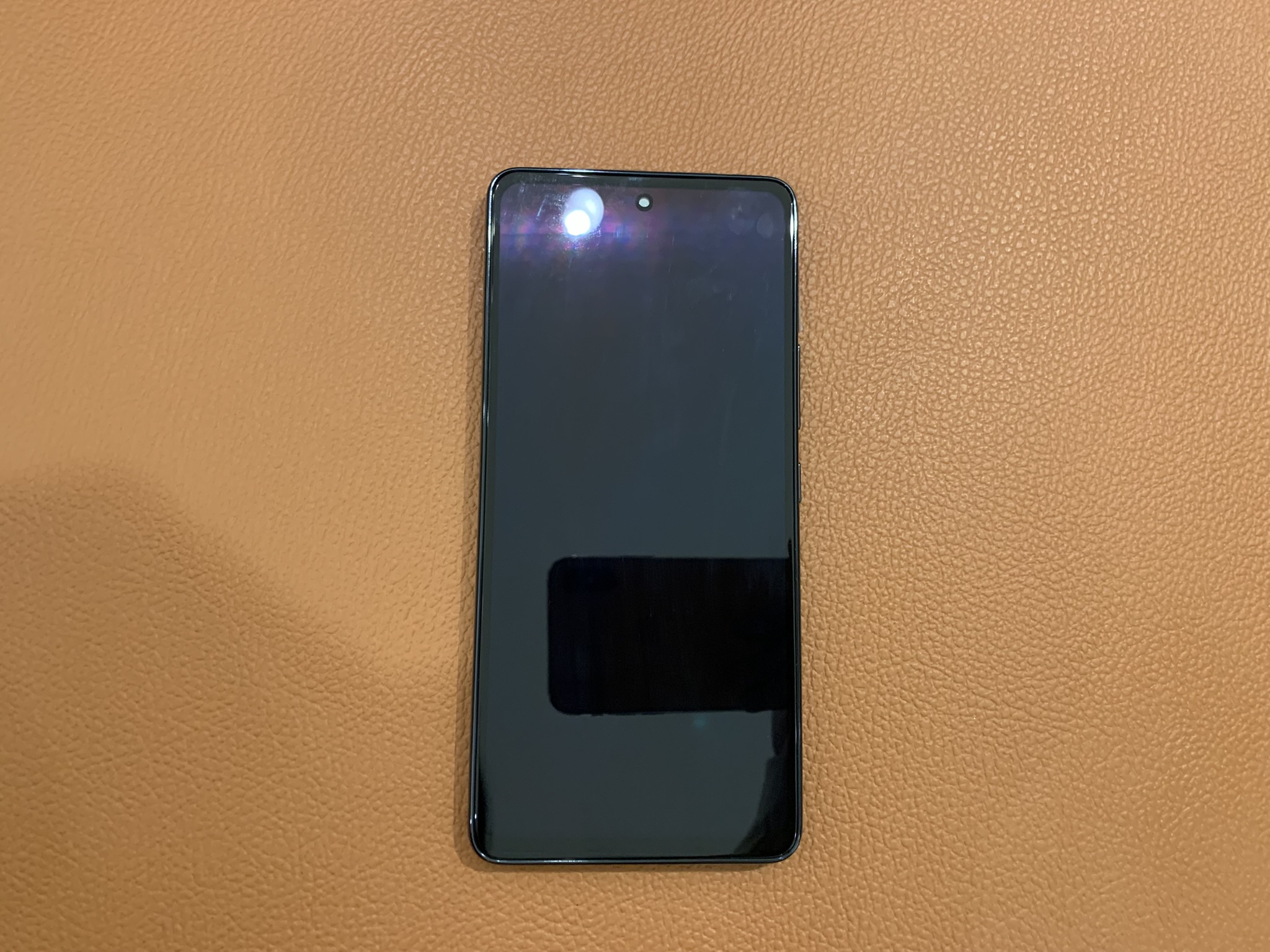 画面が割れてしまったGalaxyA53(ギャラクシー)のフロントパネル修理をご依頼頂きました!