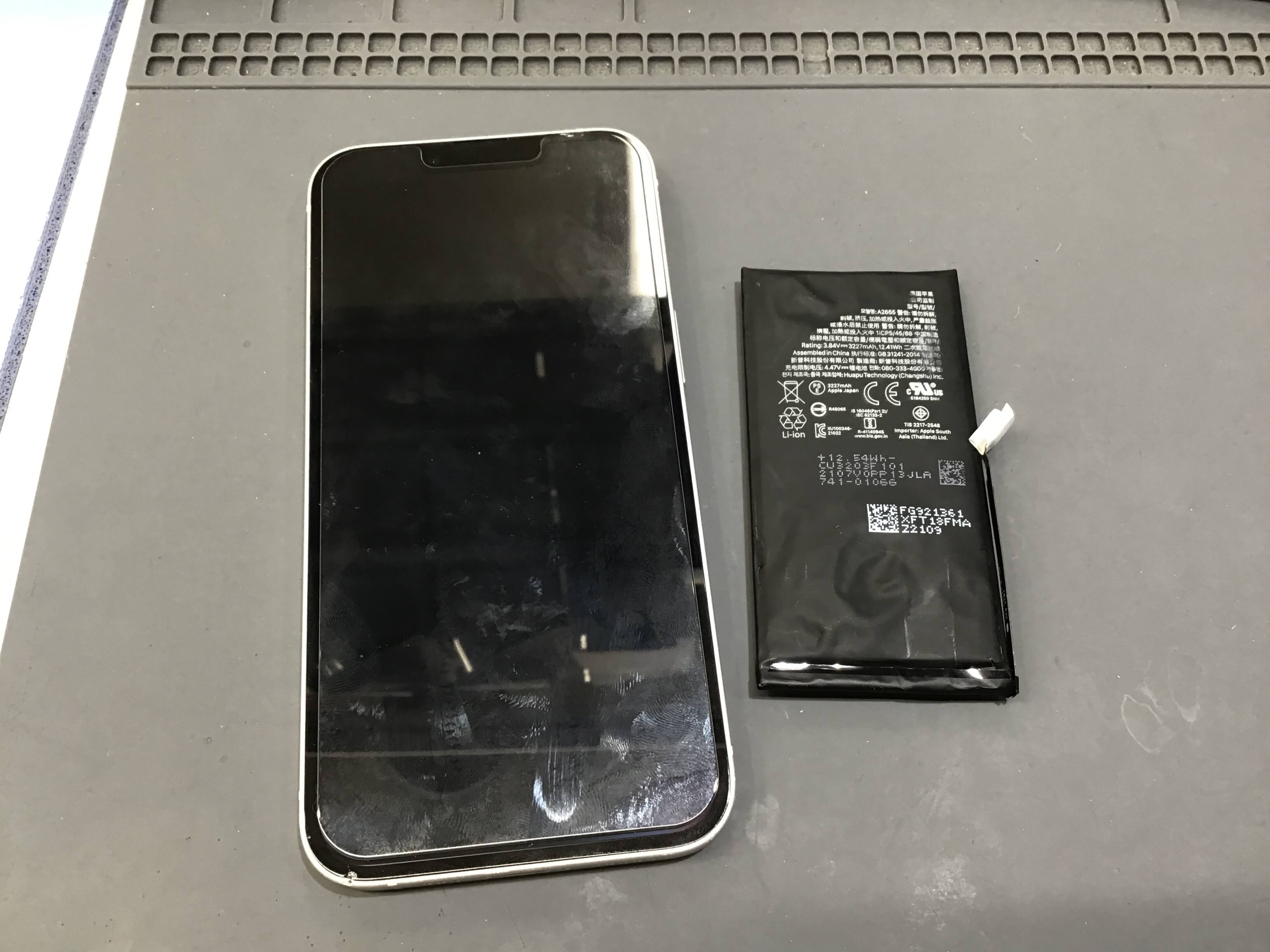 【スマホ修理工房グランデュオ蒲田】iPhone13のバッテリー交換（データそのまま！）｜電池がすぐ減る症状を最短60分で改善