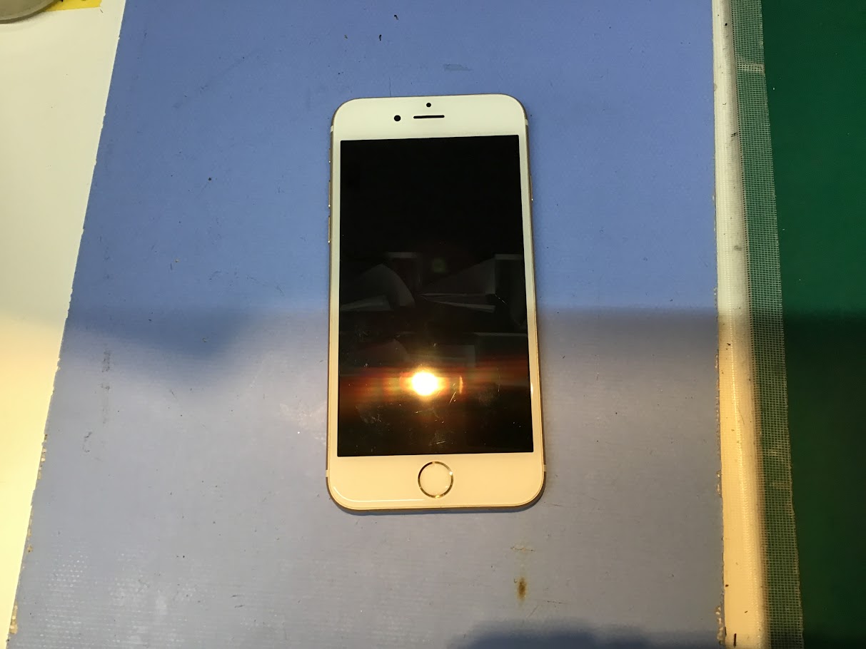 本日の修理：うんともすんとも言わないiPhone