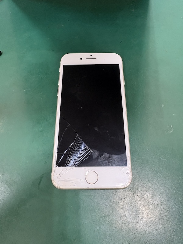 iPhone8 落として画面が割れてタッチが反応しなくなった😭