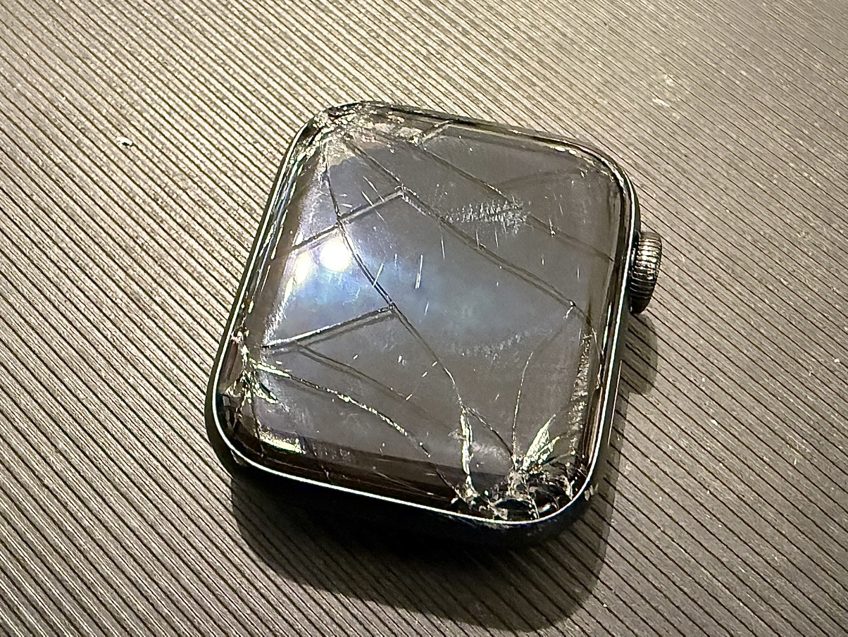 Apple Watch SE第1世代の画面修理もご対応可能です！【関内】