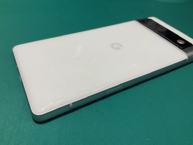 GooglePixel7a バッテリーが膨張していて電池持ちが悪い！バッテリー交換修理　スマホ修理工房新狭山店
