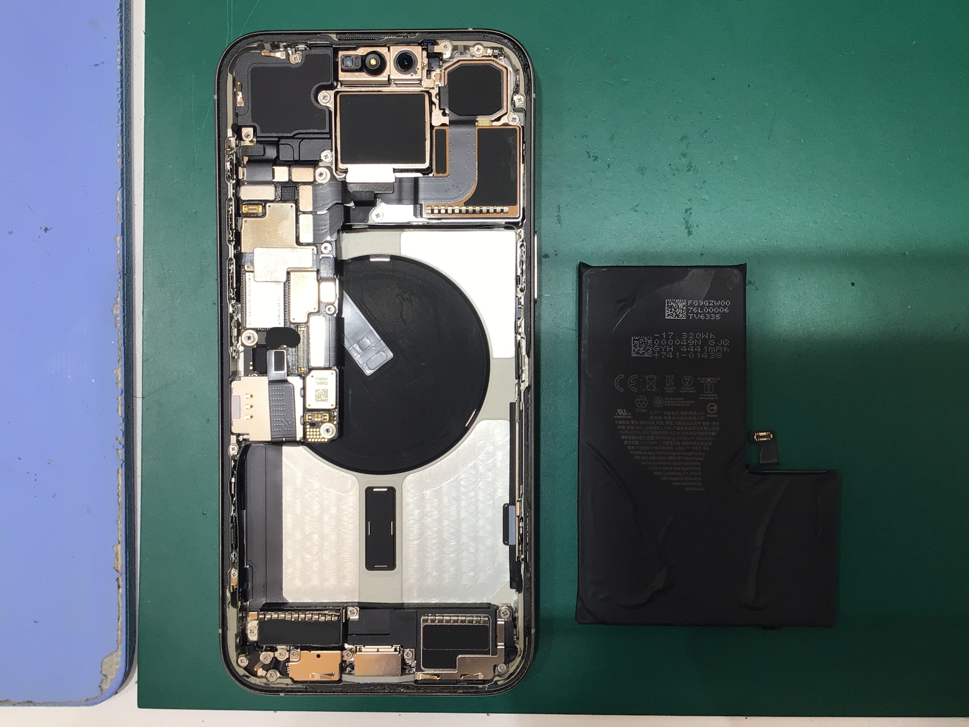 【スマホ修理工房イーアス高尾】iPhone15ProMaxのバッテリー交換　　最短60分で改善