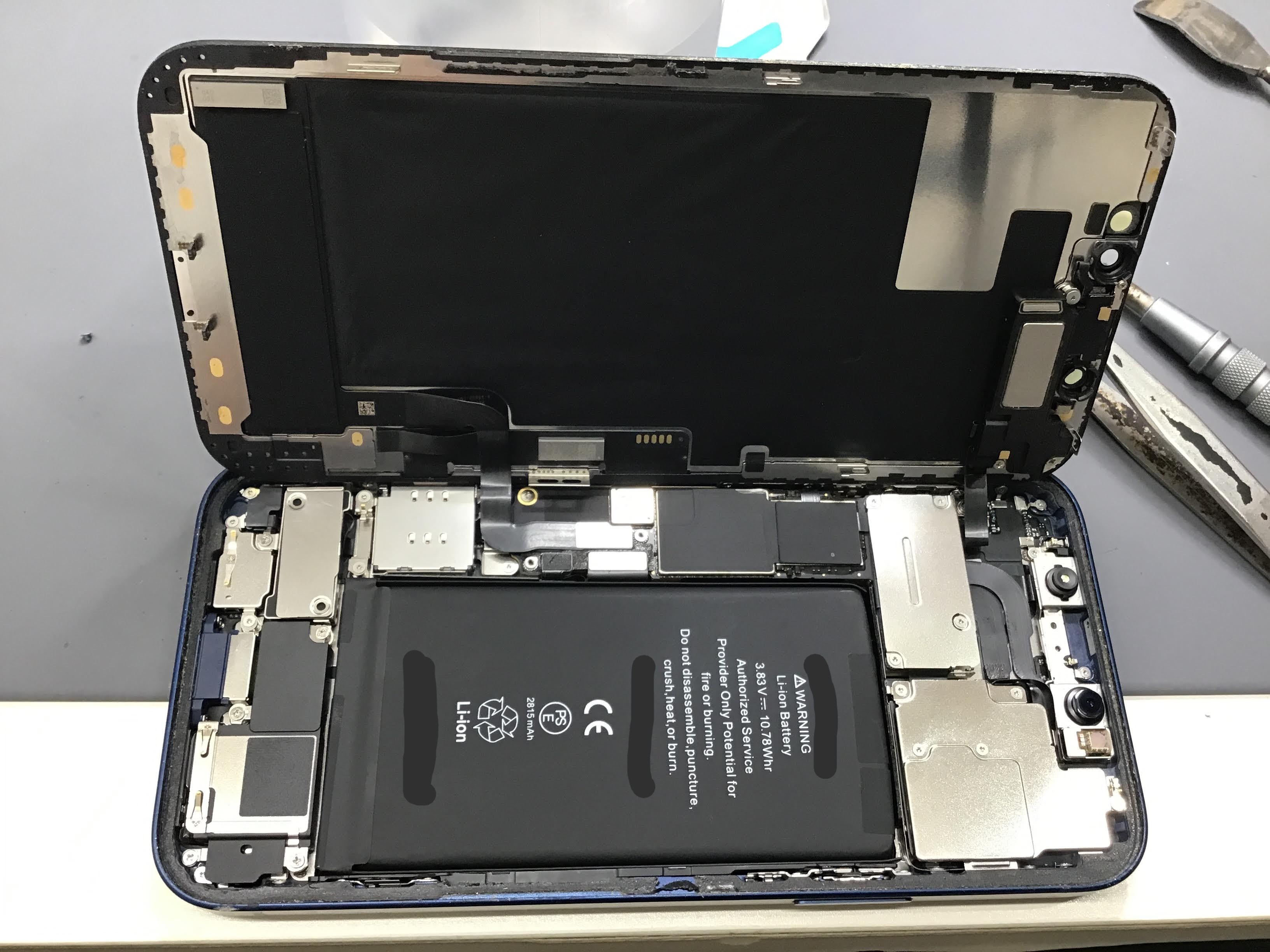 落としてしまって画面割れ！そんな時はスマホ修理工房グランデュオ蒲田店で修理を承っております！