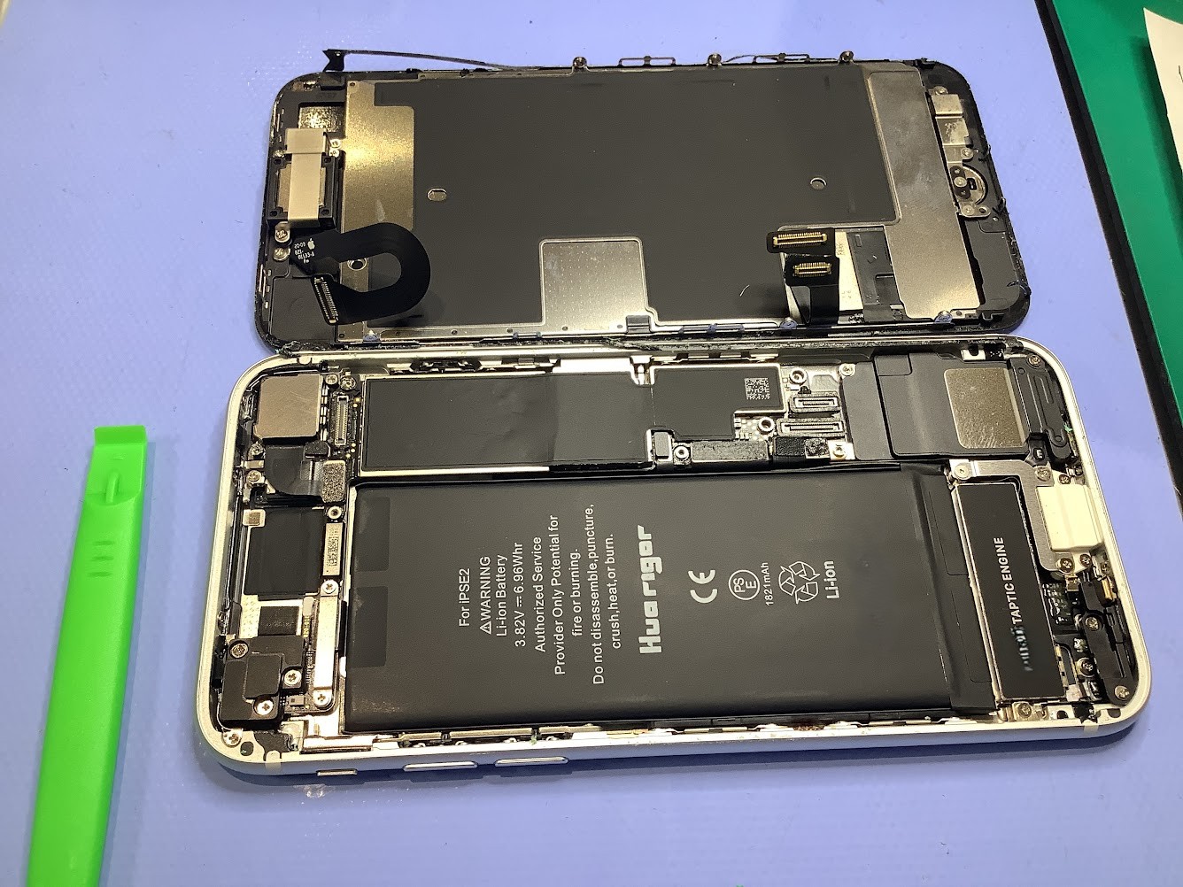 iPhoneSE2のバッテリー交換ならデータをそのまま・最短即日修理のスマホ修理工房ラザウォーク甲斐双葉店へ