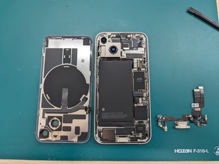 iPhone 14のバッテリー交換修理は スマホ修理工房富山グリーンモール山室店 にお任せください☆