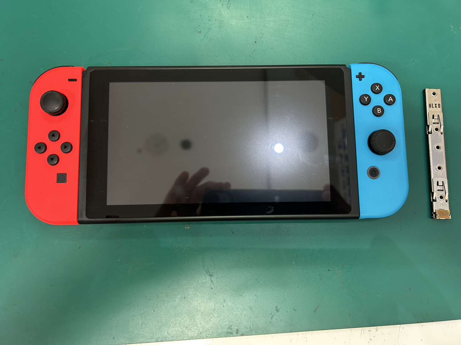 Switchのジョイコン右が反応しない、、、【スマホ修理工房三鷹店】