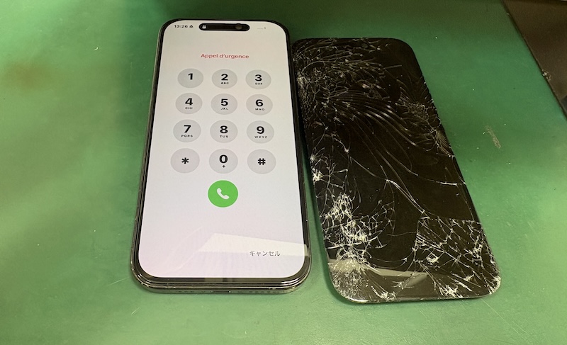 iPhone15 車に轢かれて映るけど液晶不良で画面が見えない