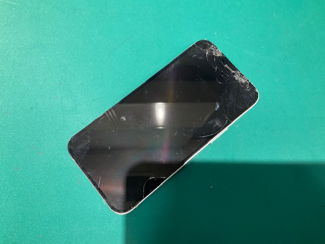 狭山市、川越市、入間市で iPhone12mini の画面交換修理はスマホ修理工房新狭山店にお任せください！