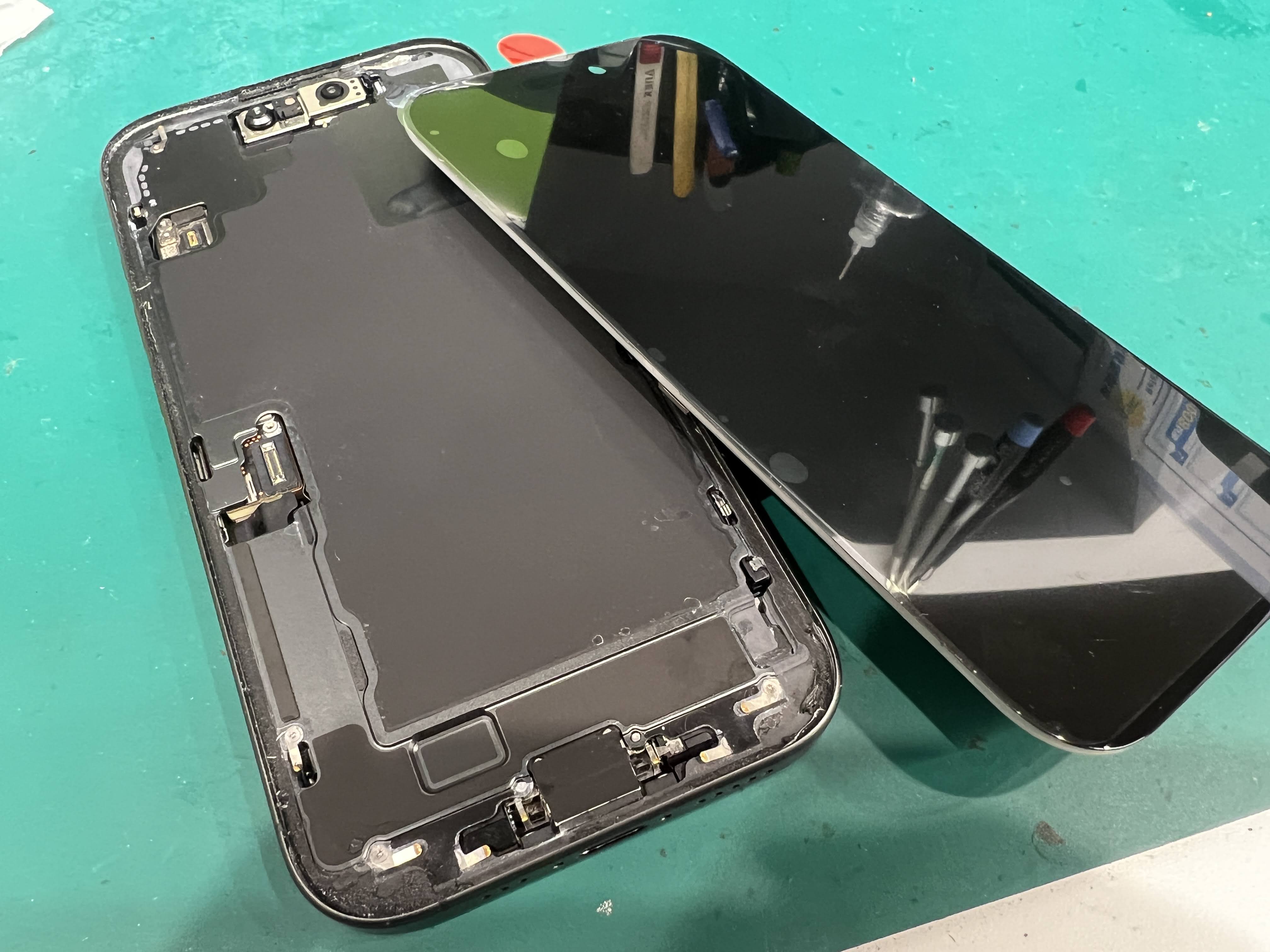 iPhone17 画面が映らない症状での修理事例