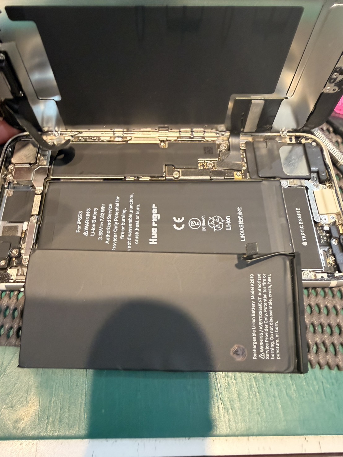 iPhoneSE3のバッテリー交換を行いました！　-スマホ修理工房浦和パルコ店-