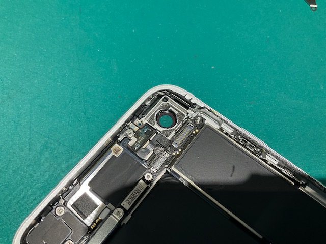 狭山市、川越市、入間市で iPhone SE2 のNFCアンテナ修理ならスマホ修理工房新狭山店まで！