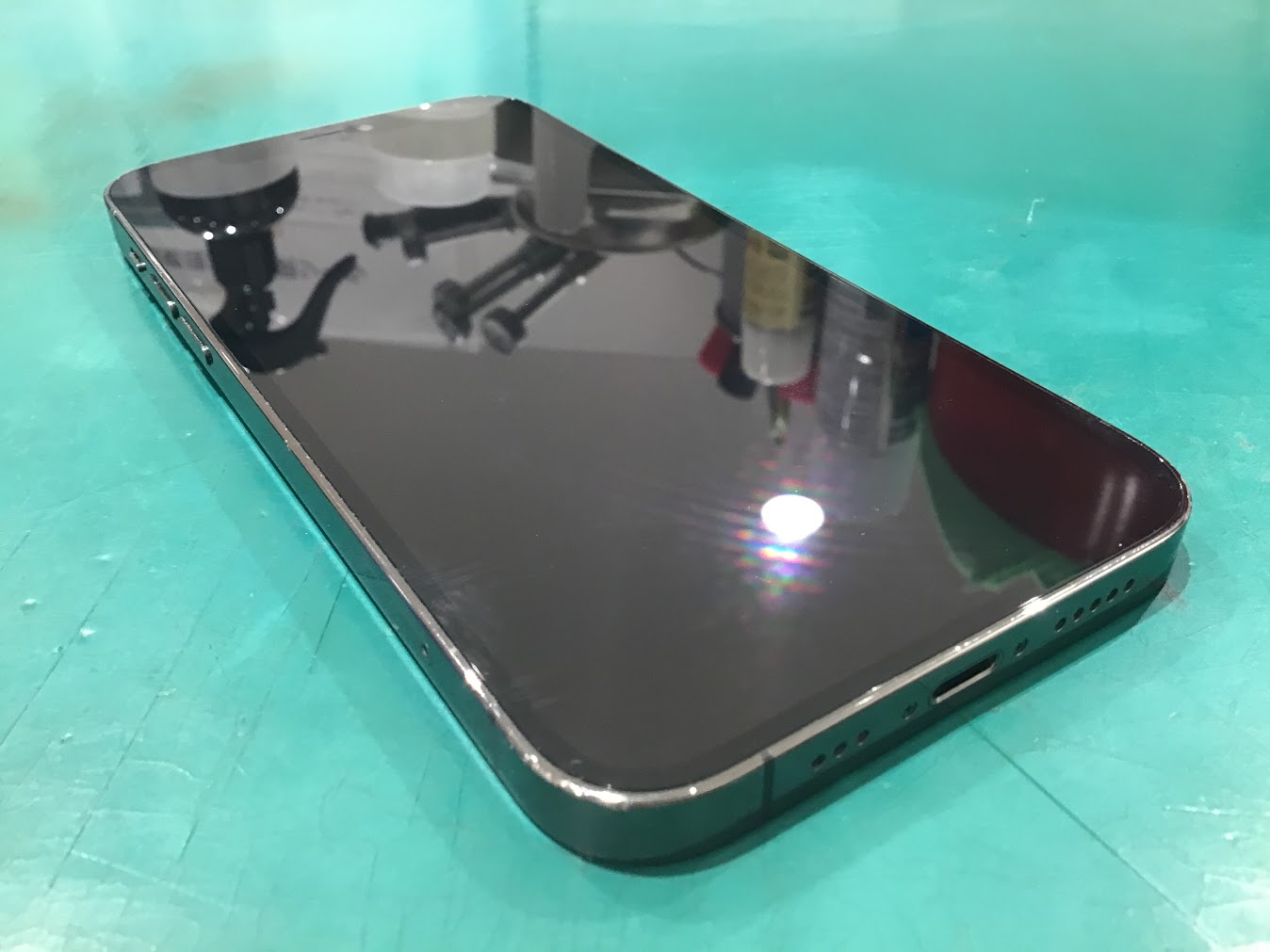 iPhoneのバッテリー寿命は何年？「そろそろ限界」のサインと、お得に長持ちさせる方法