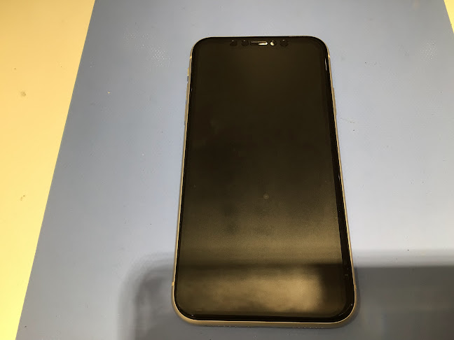 iPhoneの画面がバキバキに！「データそのまま・即日修理」ができる理由とは？