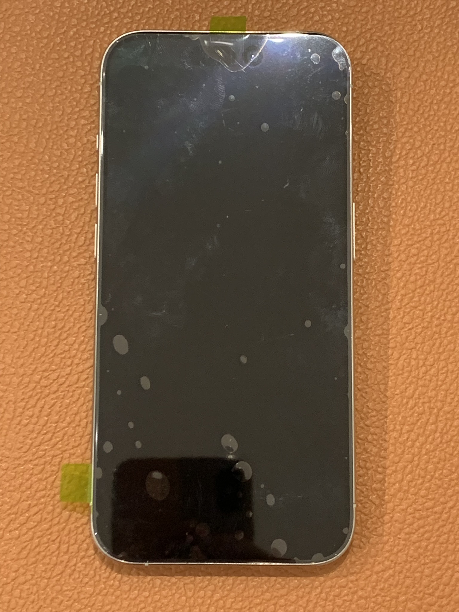 画面が割れて液晶不良を起こしてしまったiPhone 15Pro（アイフォン）画面交換修理を承りました！