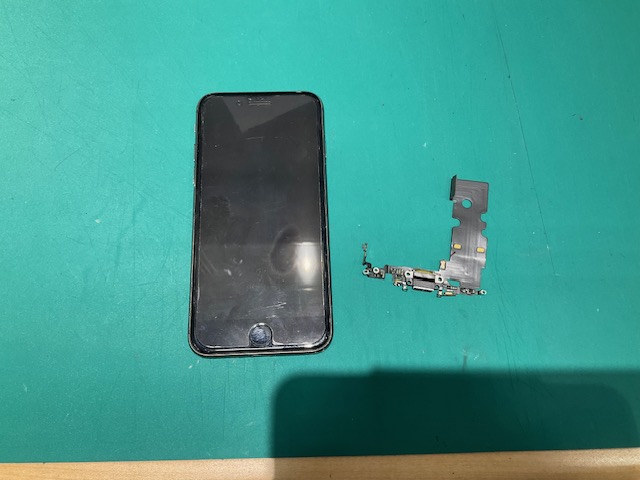 iPhone8 充電が出来なくなってしまった！　スマホ修理工房新狭山店
