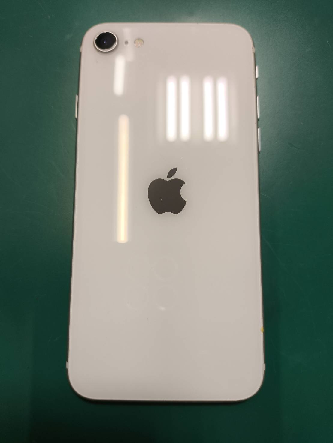 iPhone SE3のガラスコーティングを対応しました！【スマホ修理工房京王アートマン店】