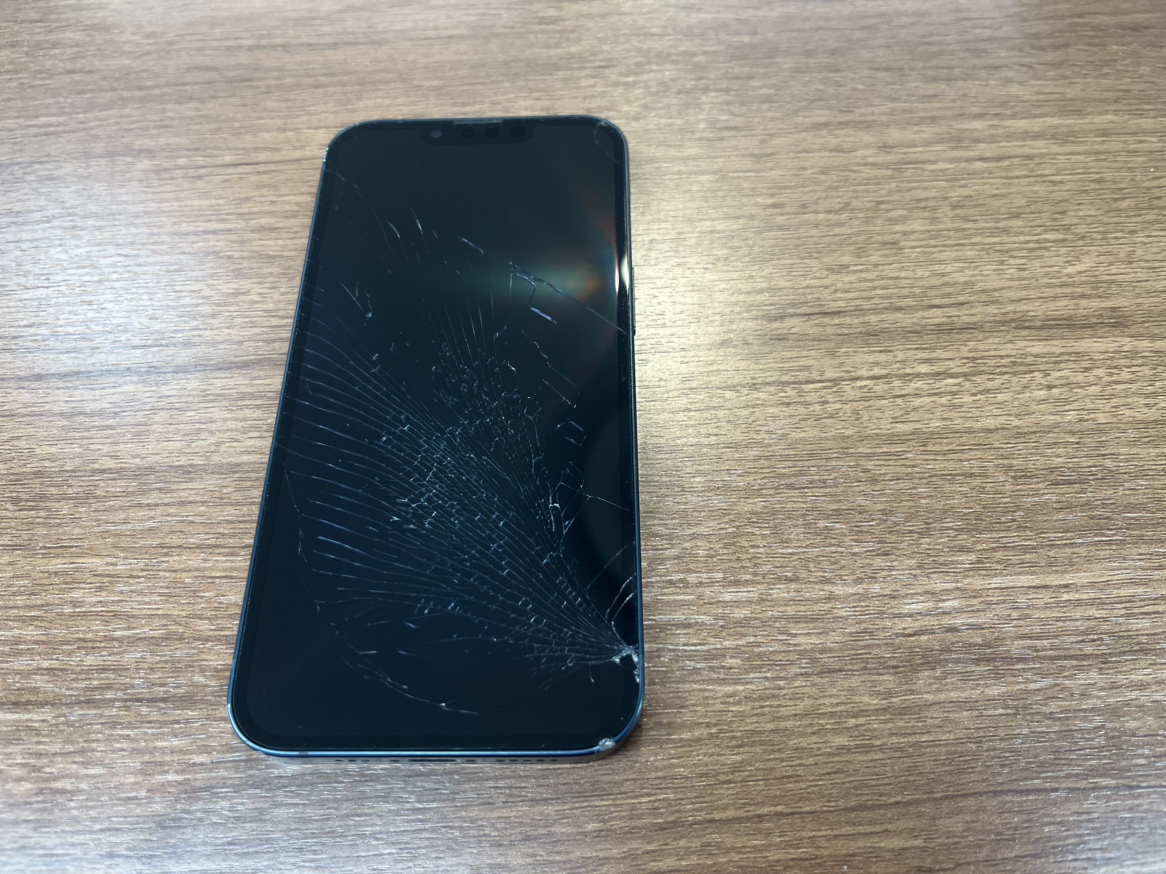 iPhone 14 Pro Max】大きな画面のひび割れも即日解消！ 【修理日記