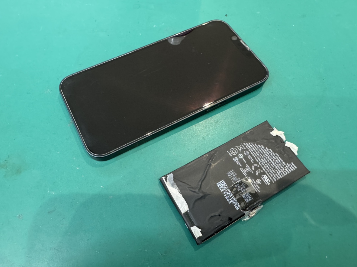 Google Pixel 7a】バッテリー膨張で背面浮き…即日40分で修理完了