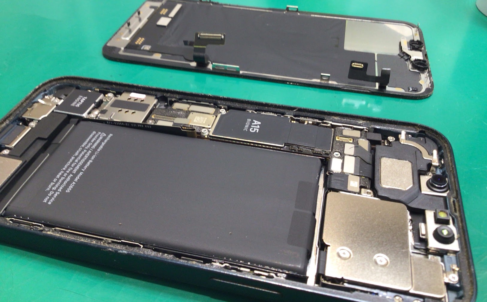 🔧iPhone13のバッテリー交換なら、データそのまま・即日修理のスマホ修理工房町田モディ店へ⚙️