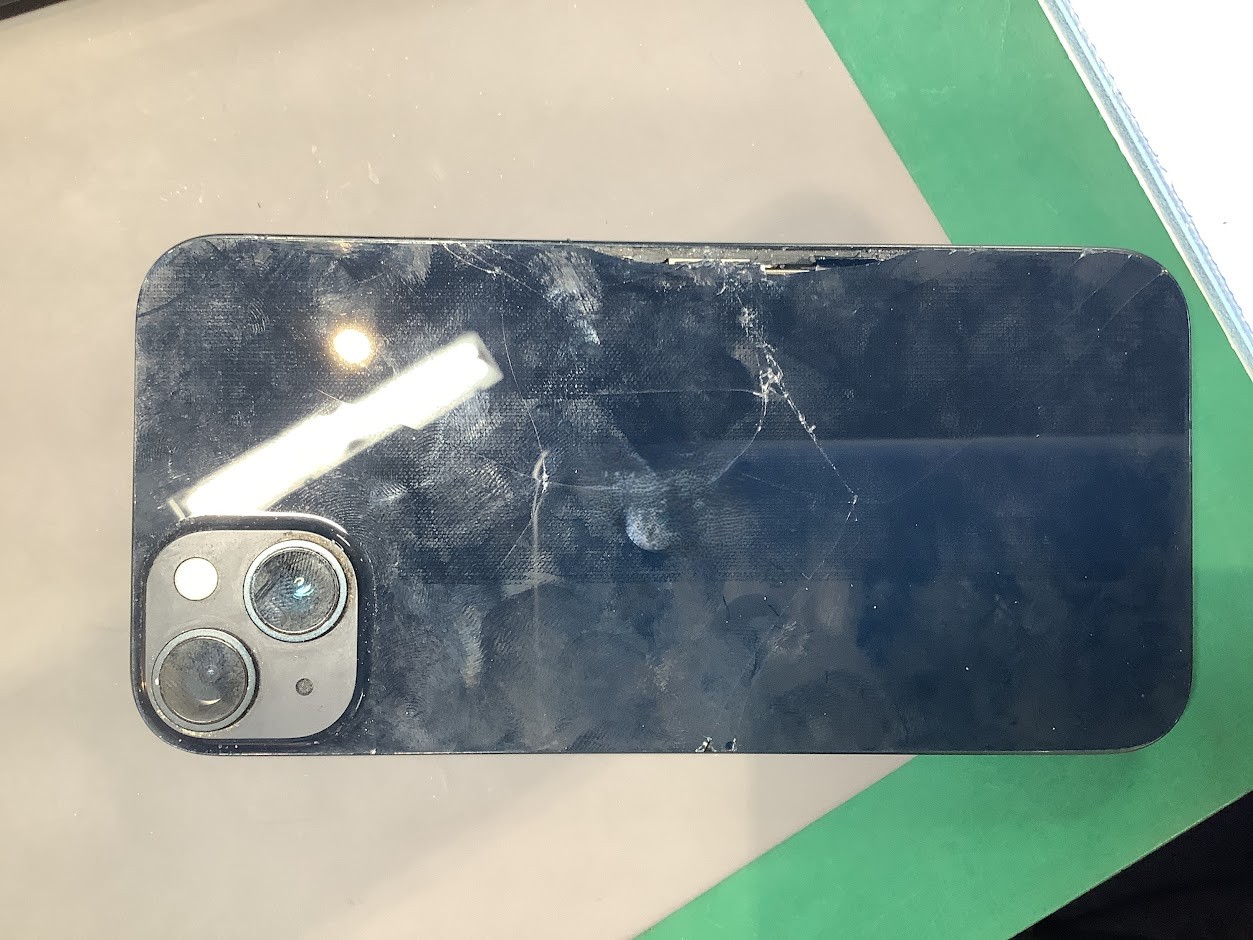 iPhone14Plusの修理ならデータをそのまま・最短即日修理のスマホ修理工房ラザウォーク甲斐双葉店へ