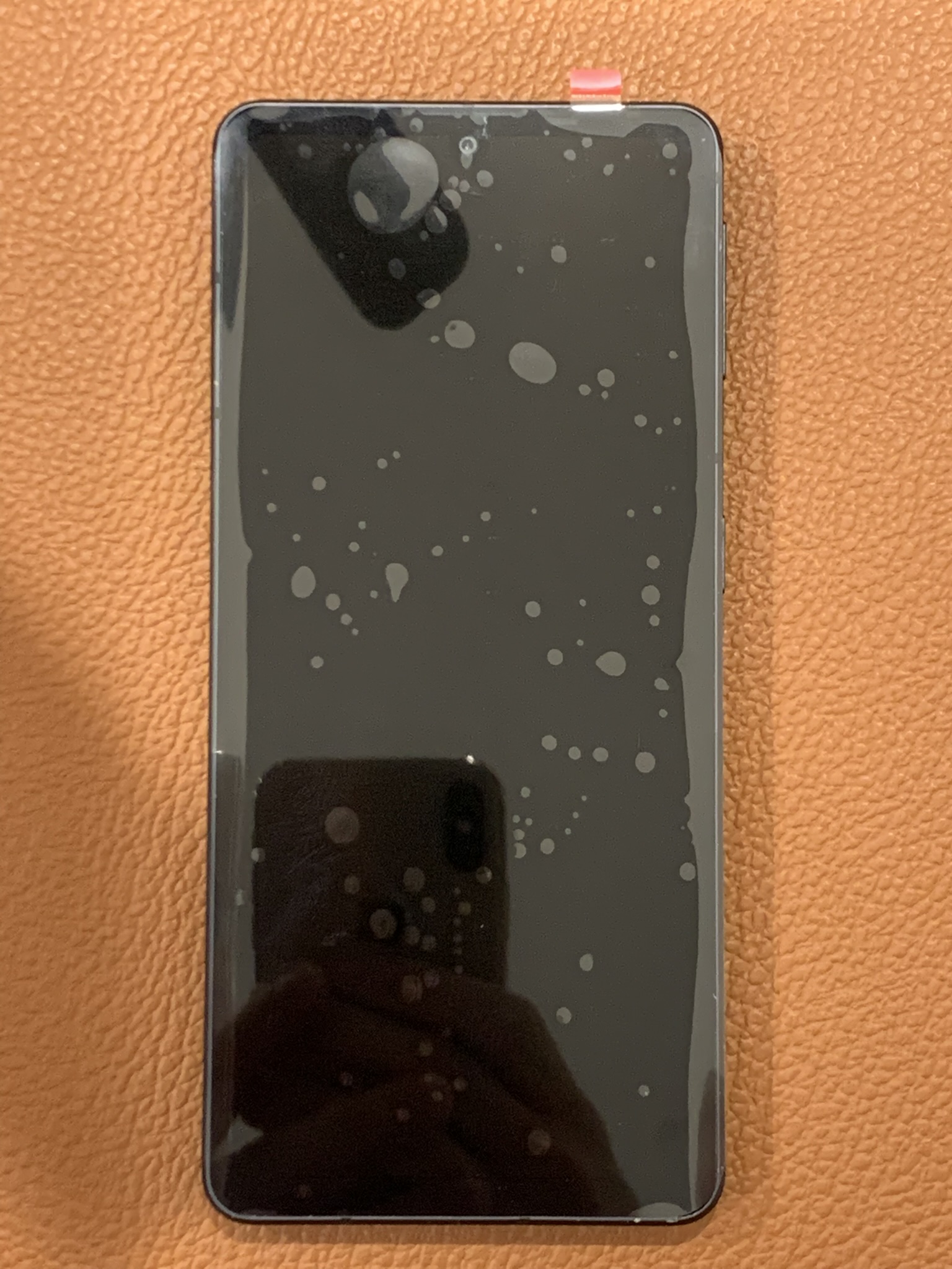 画面が割れてしまったAQUOS Sense7の画面交換修理を承りました