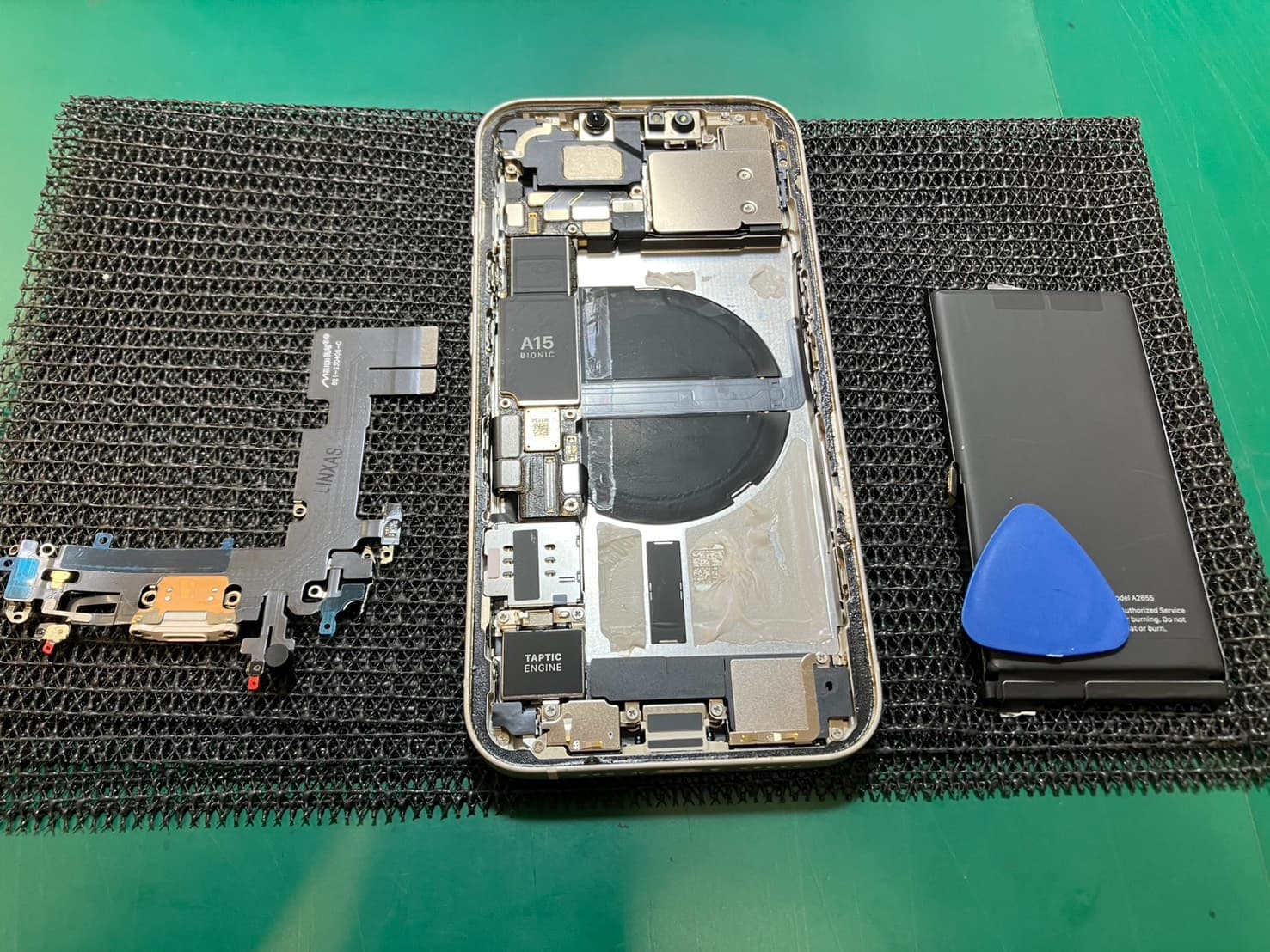 ふじみ野市、川越市、所沢市でiPhone13の充電ができなくなった！のご相談は【スマホ修理工房イオン大井店】にお任せください！
