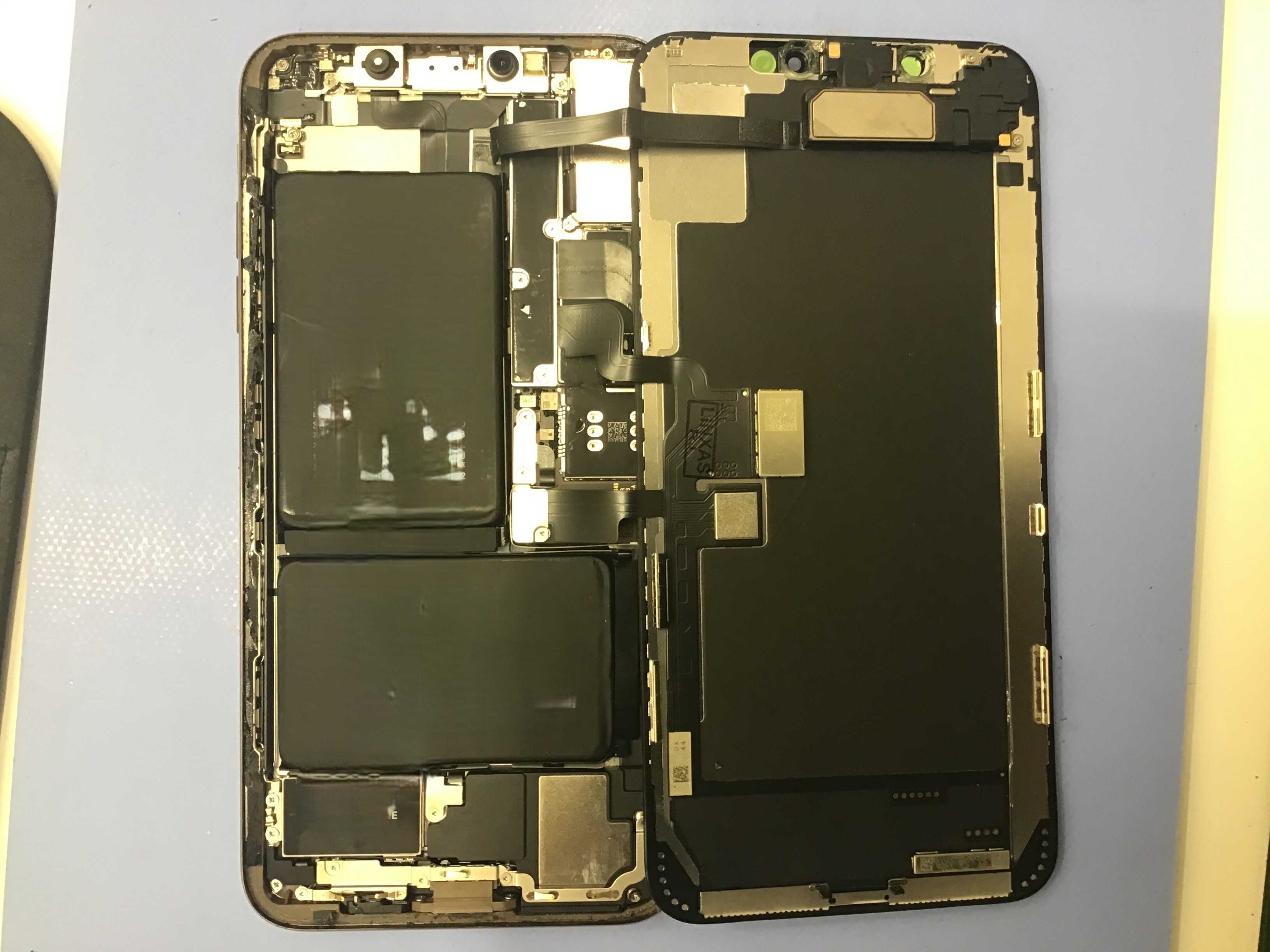 【八王子駅直結】iPhone 14のバッテリー交換！総務省登録修理業者の安心・精密修理にお任せください