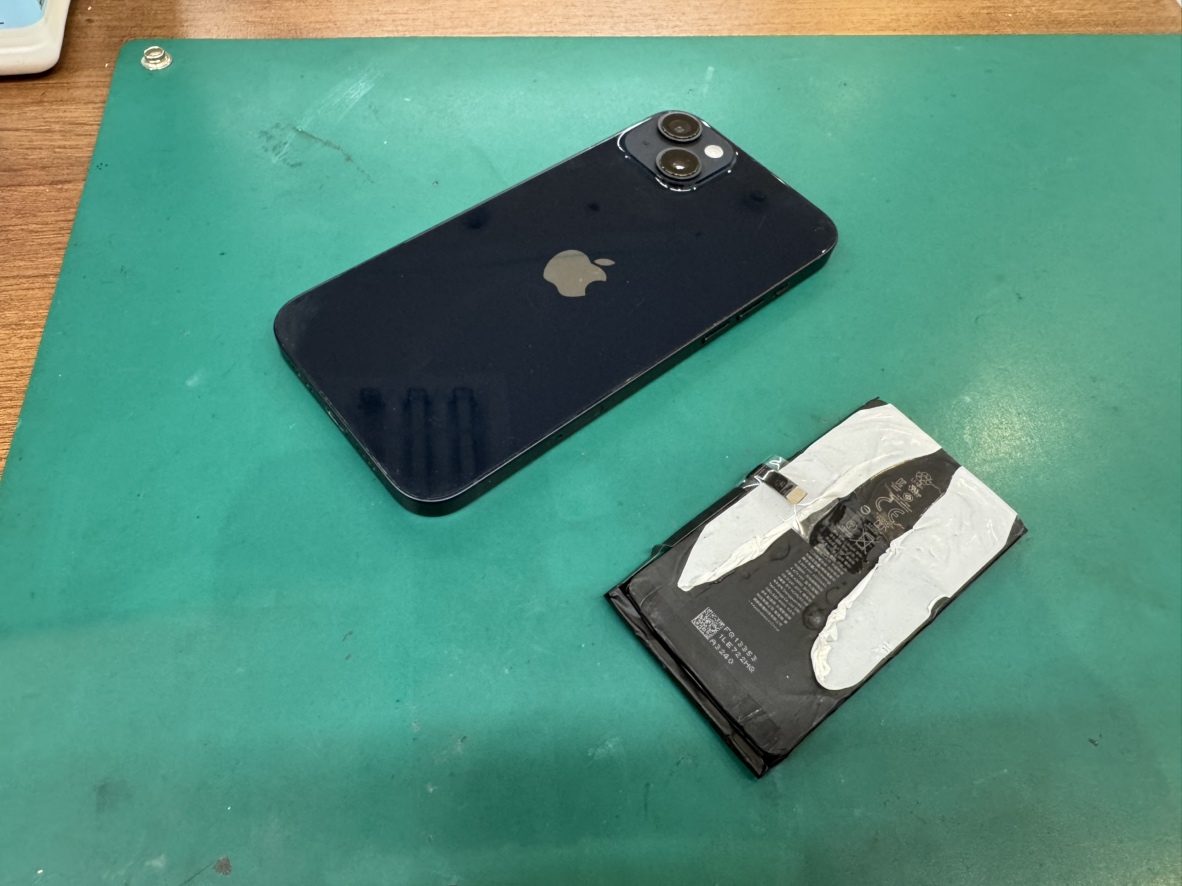 三浦周辺でiPhone14Plusバッテリー交換なら！