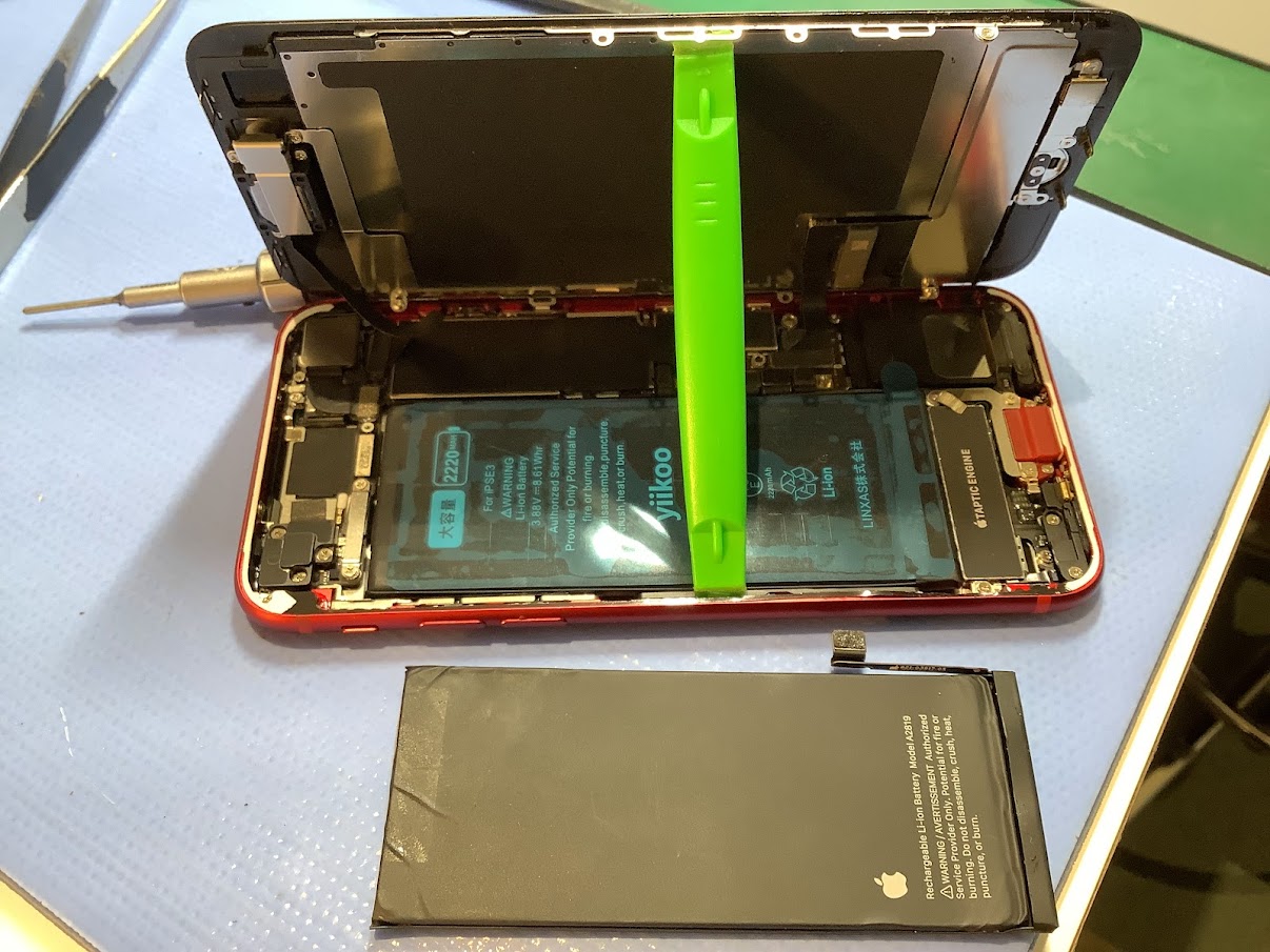 iPhoneSE3のバッテリー交換ならデータをそのまま・最短即日修理のスマホ修理工房グランデュオ蒲田店へ！