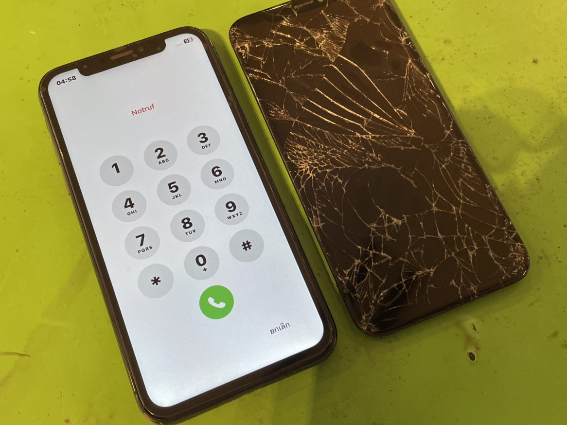 iPhoneXの画面がバキバキで表示なし！有機ELパネル交換を横浜関内で即日修理