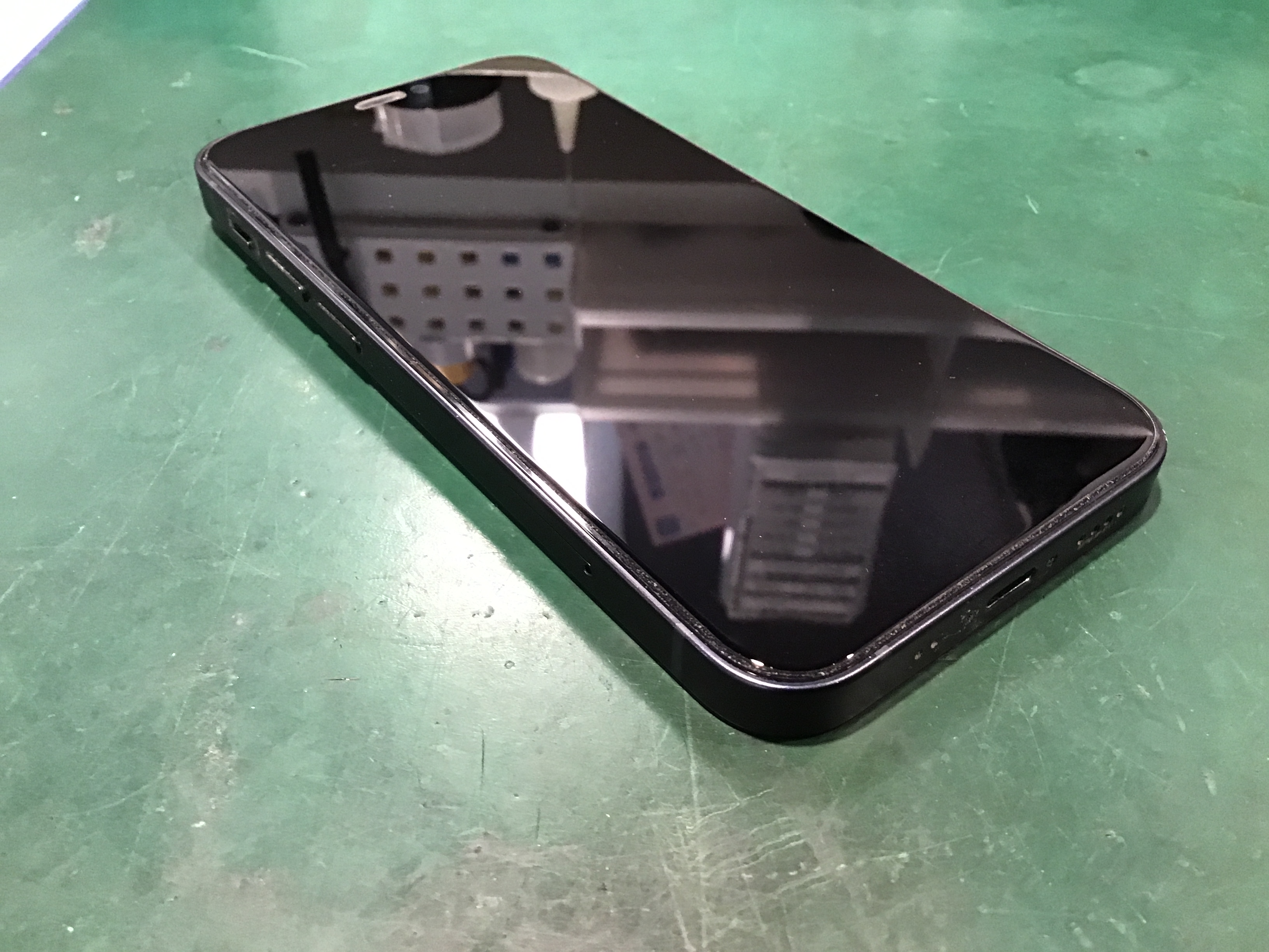iPhone12miniバッテリー交換ならデータをそのまま・最短即日修理のスマホ修理工房秋津店にご相談ください！