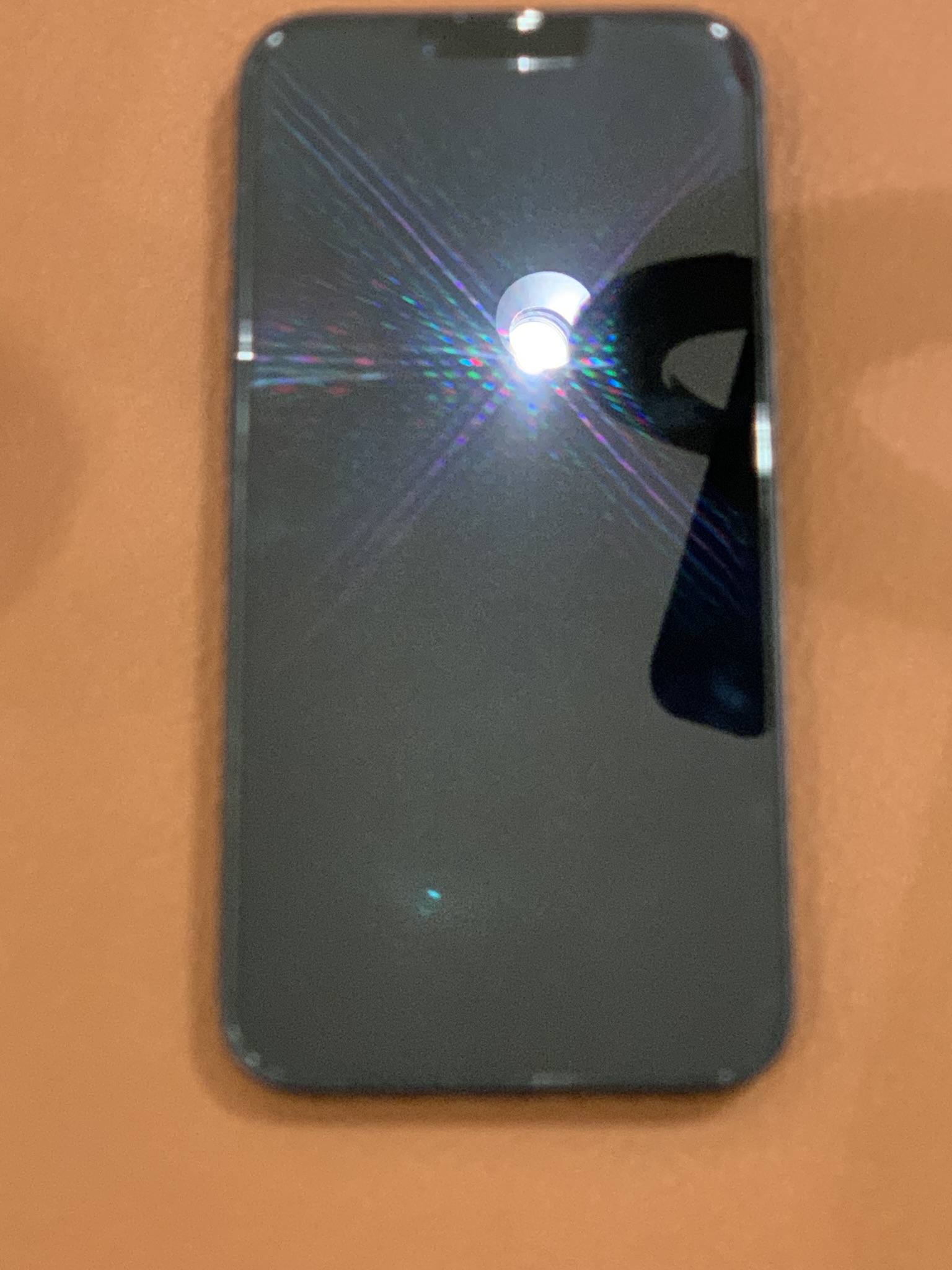 アウトカメラレンズが割れてしまったiPhone14（アイフォン）のカメラレンズ交換を承りました！！