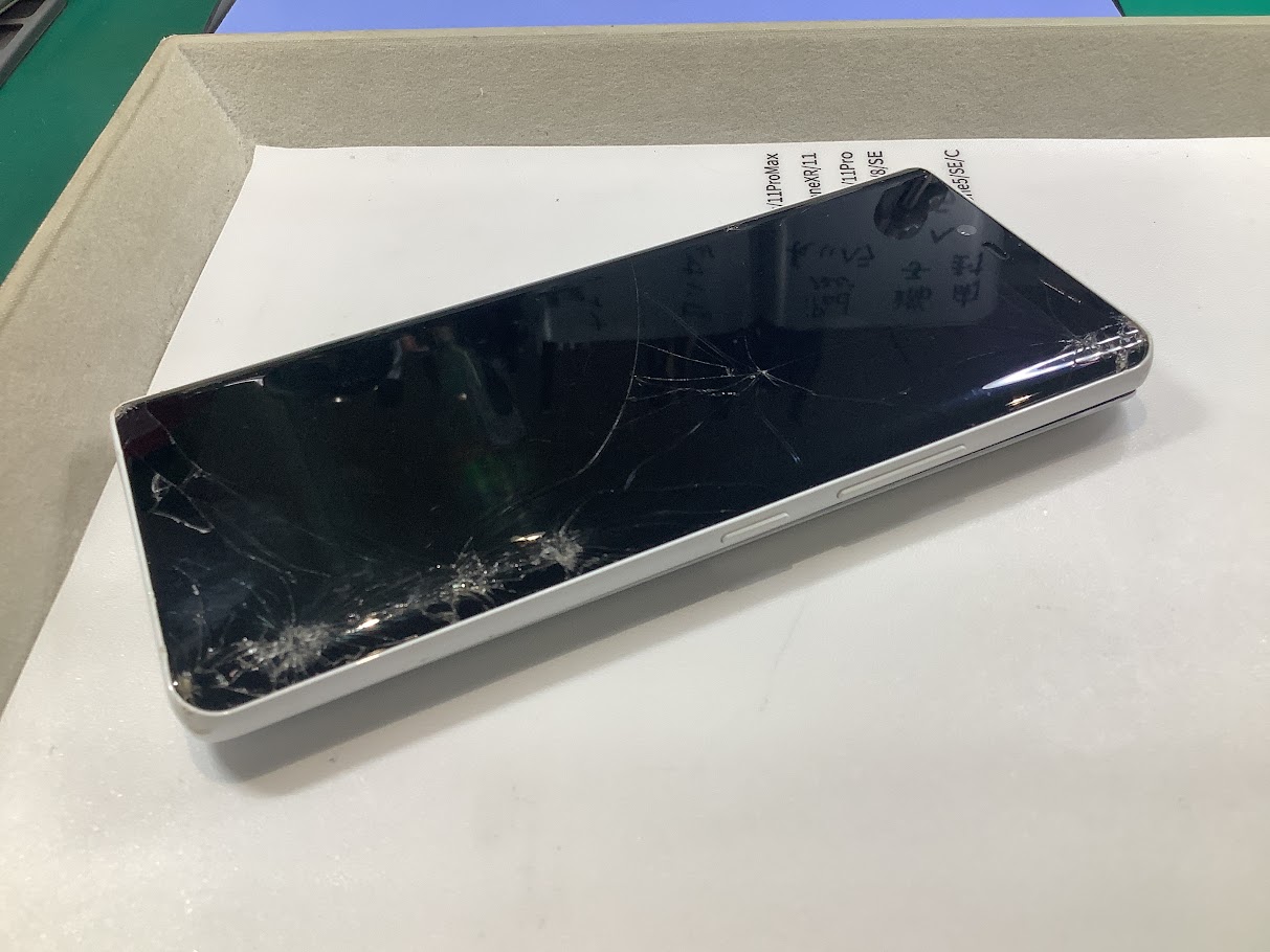 楽天BIGの画面交換ならデータをそのまま・最短即日修理のスマホ修理工房港北TOKYU S.C.店へ