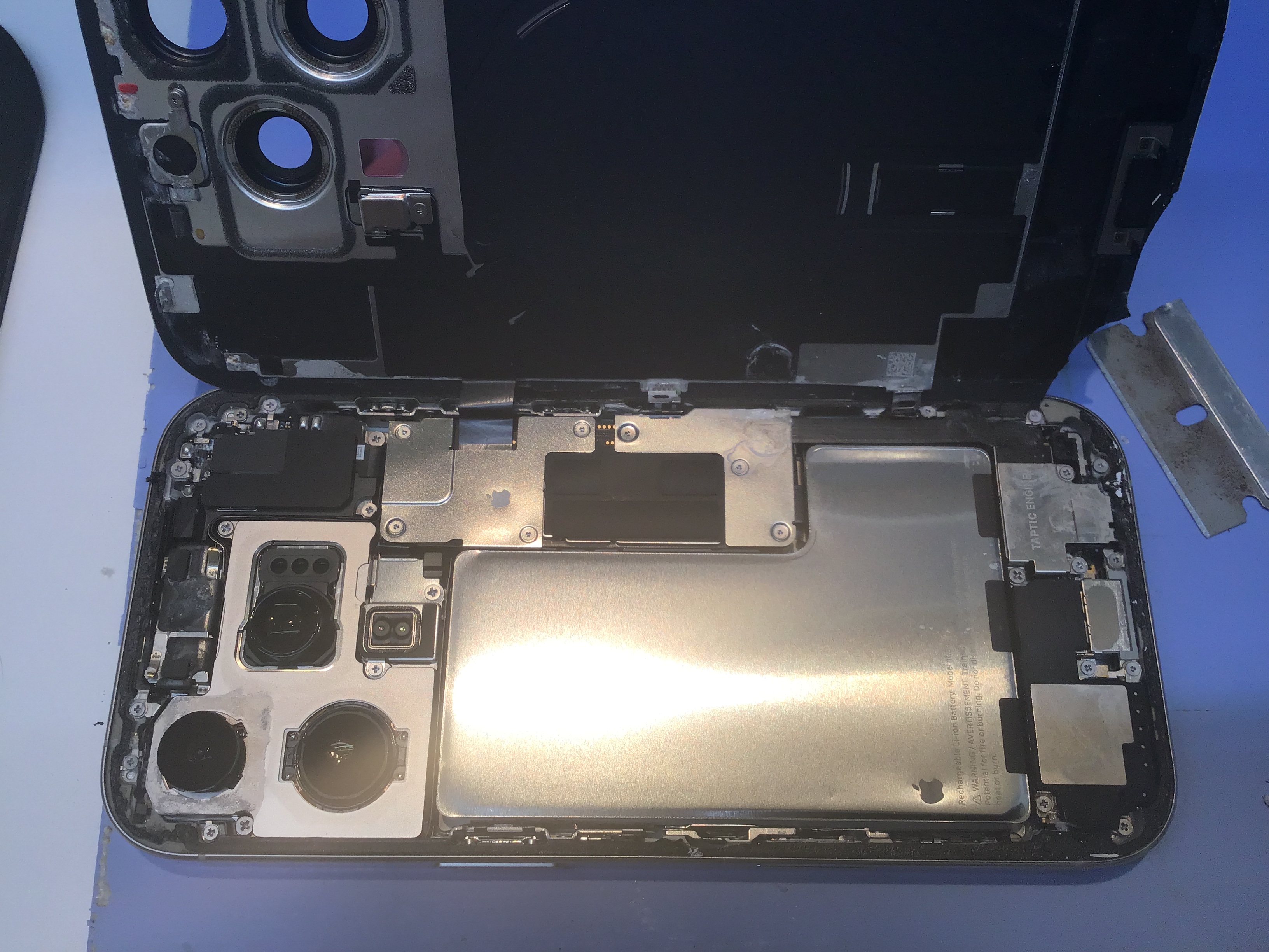 iPhone16Proの修理は修理工房京王聖蹟桜ヶ丘ショッピングセンターB館店へ！