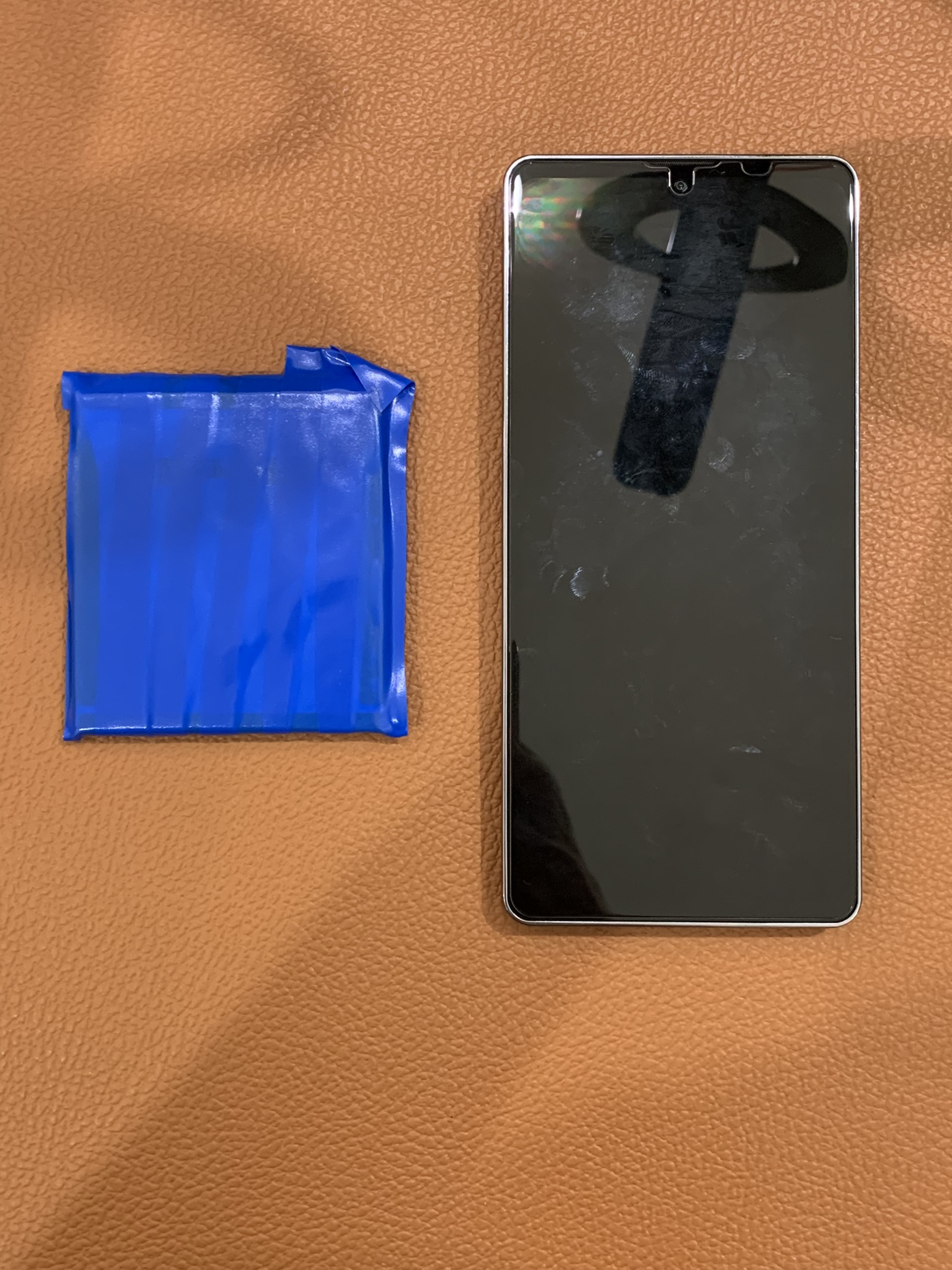 バッテリーが膨張してしまったAQUOSzero6（アクオス）のバッテリー交換承りました！！