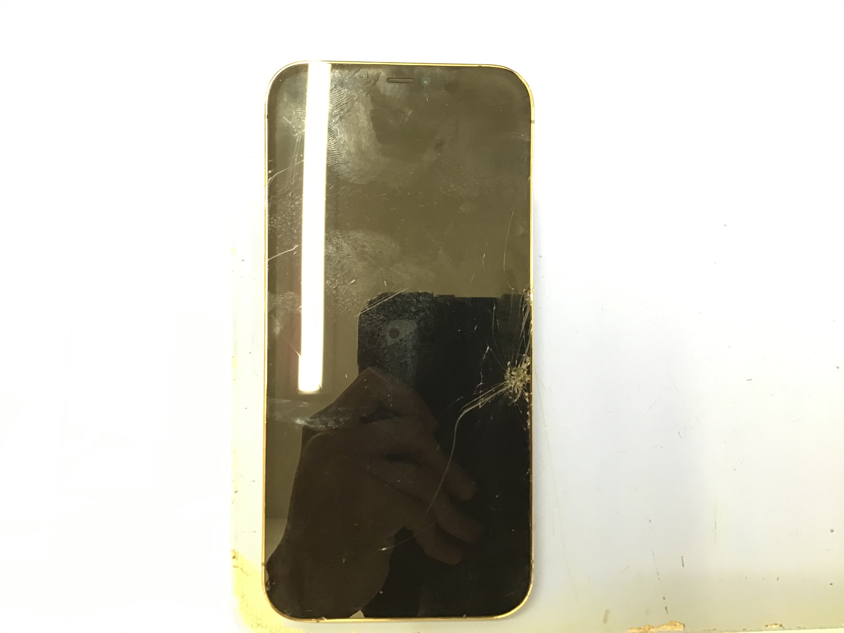 iPhone12ProMaxの画面割れ・液晶修理ならデータそのまま最短即日修理のスマホ修理工房八王子オクトーレ店へ！