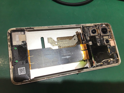 スマホの画面が割れた…電池の減りが早すぎる…そんなお悩み、スマホ修理工房が解決します！