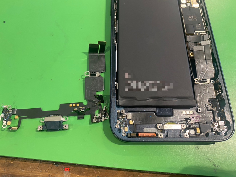 iPhone 14 Plusの充電口交換！即日ご対応しております！