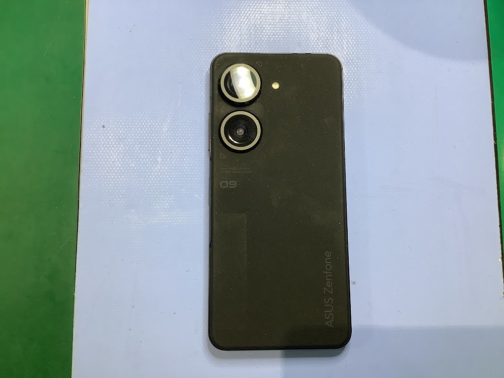 Zenfone9の修理ならデータをそのまま・最短即日修理のスマホ修理工房ラザウォーク甲斐双葉店へ
