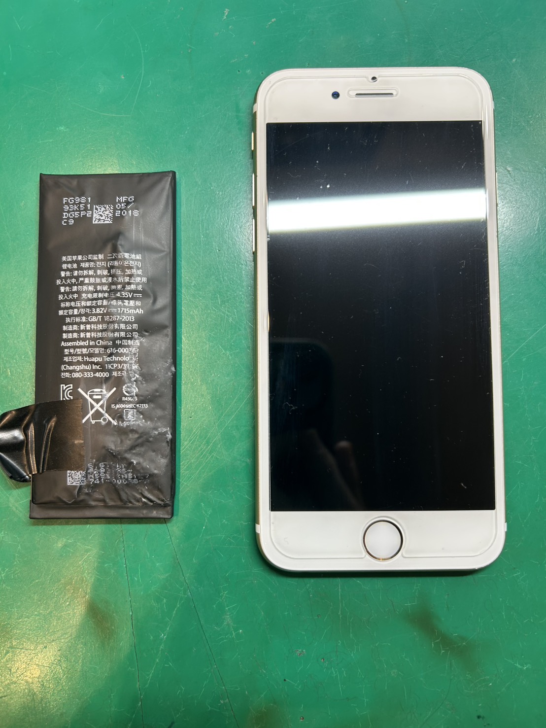 バッテリーが膨張して画面が浮いてしまった　 iPhone 6s バッテリー交換【スマホ修理工房ミーツ国分寺店】