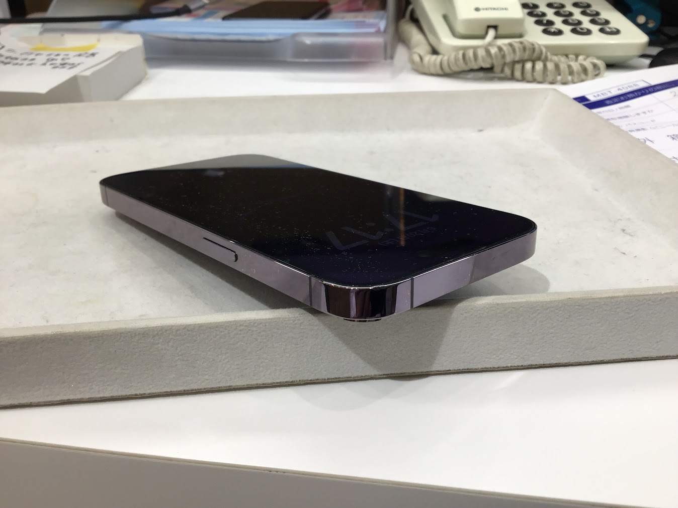 バキバキに割れたiPhone 14Proの画面修理！データそのままで最短30分で完了✨