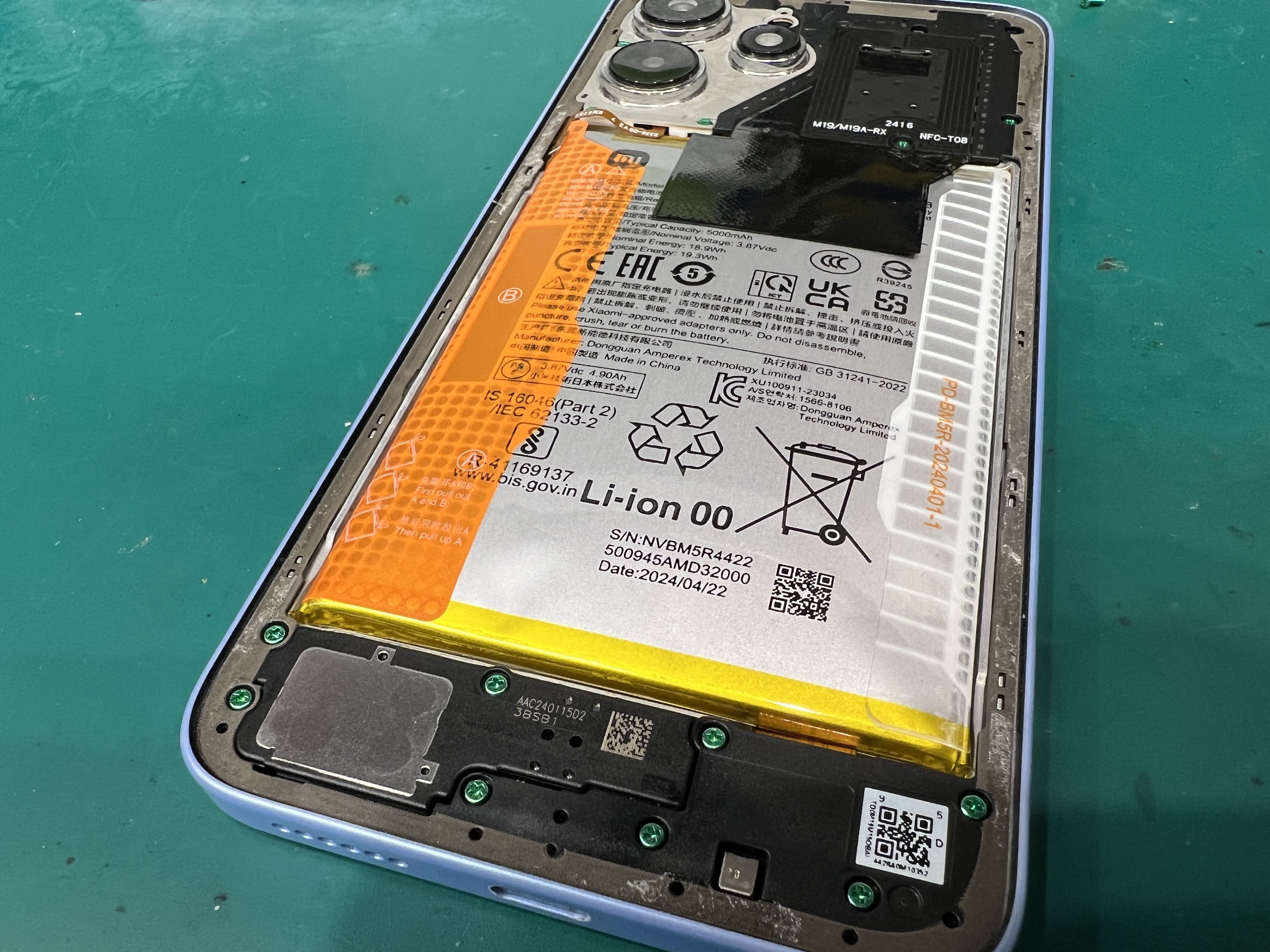 Redmi 12 背面パネルが開いてきた｜膨張バッテリー交換修理